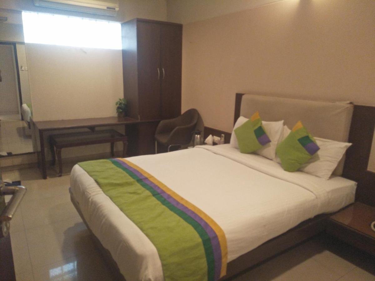 Treebo Trend Hotel Basera Pune Esterno foto