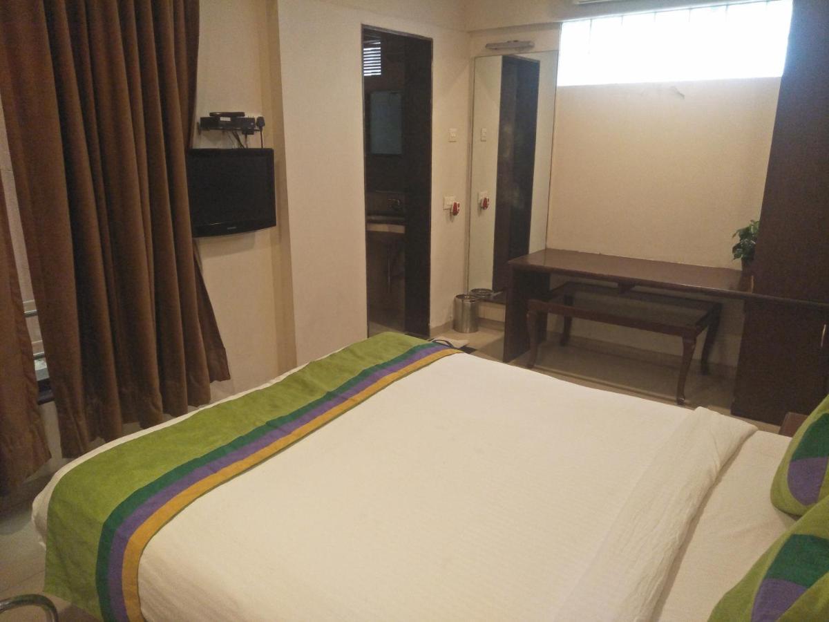 Treebo Trend Hotel Basera Pune Esterno foto