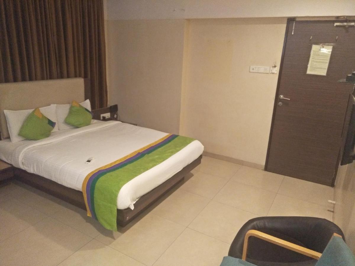Treebo Trend Hotel Basera Pune Esterno foto