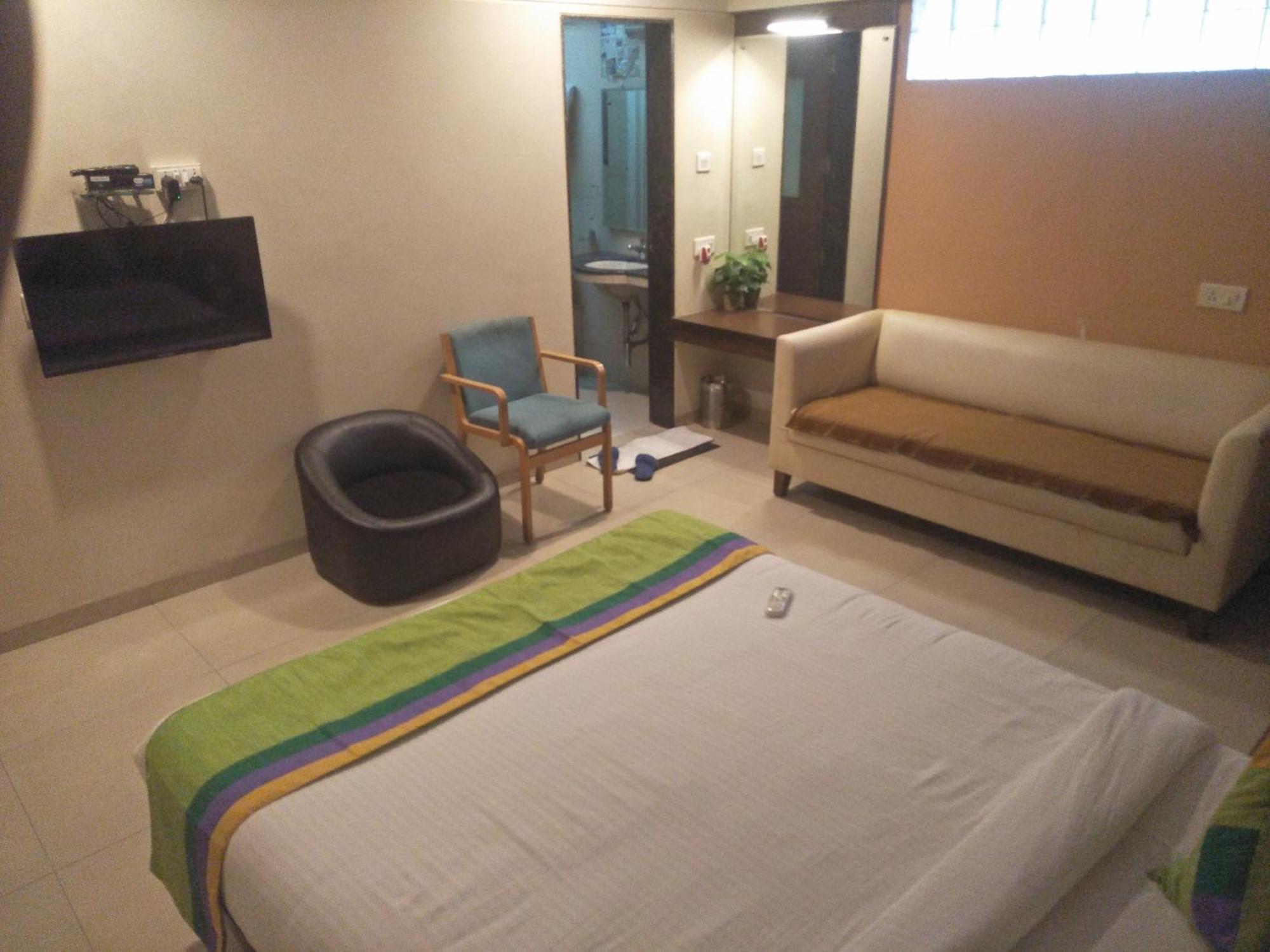 Treebo Trend Hotel Basera Pune Esterno foto