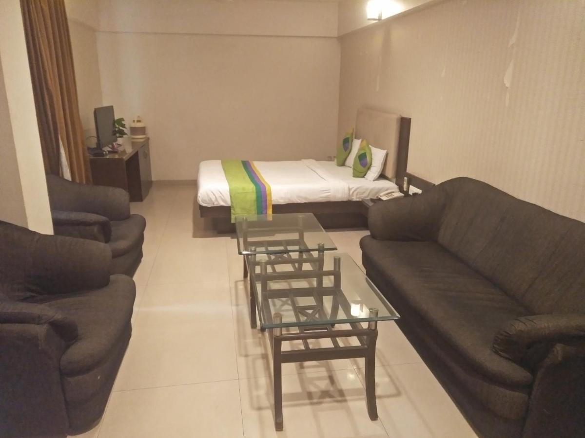 Treebo Trend Hotel Basera Pune Esterno foto