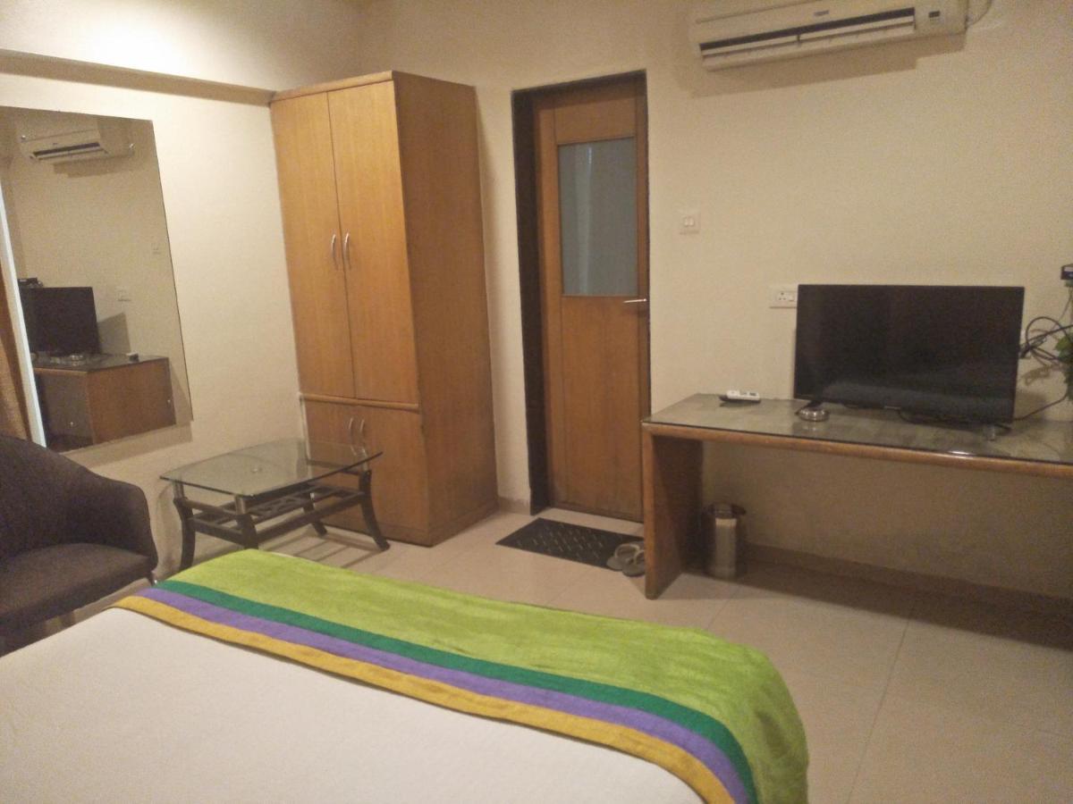 Treebo Trend Hotel Basera Pune Esterno foto
