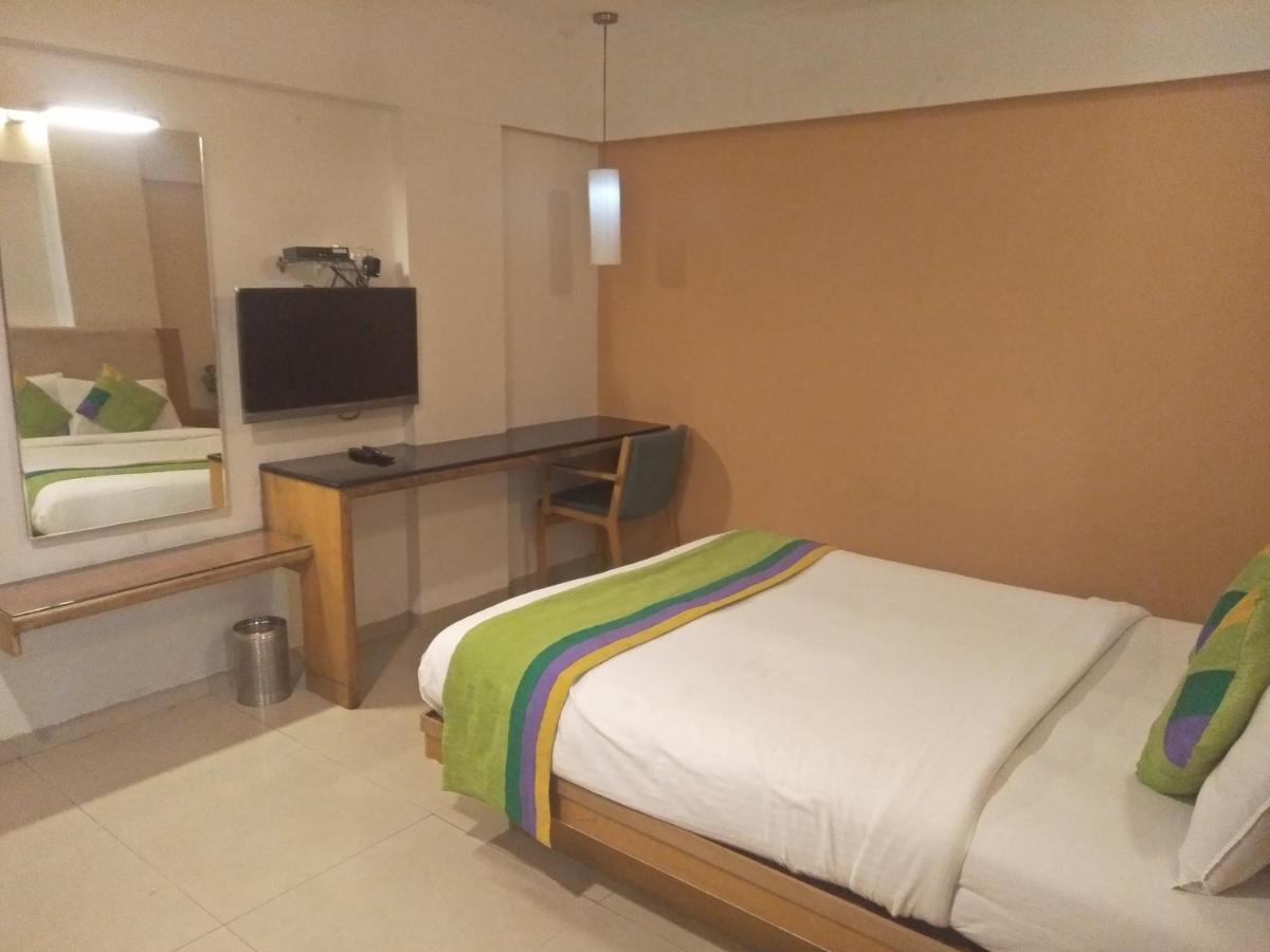 Treebo Trend Hotel Basera Pune Esterno foto