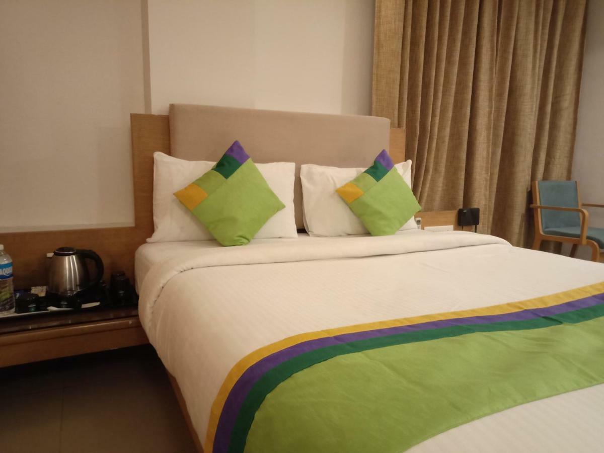 Treebo Trend Hotel Basera Pune Esterno foto