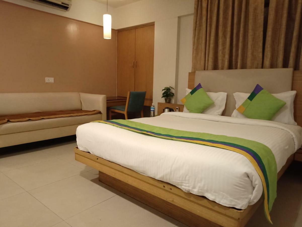 Treebo Trend Hotel Basera Pune Esterno foto