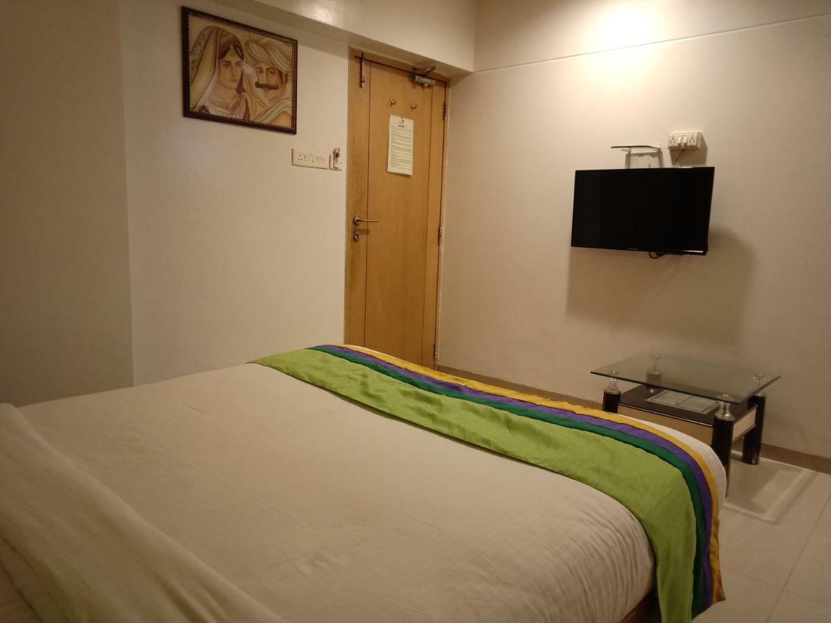 Treebo Trend Hotel Basera Pune Esterno foto