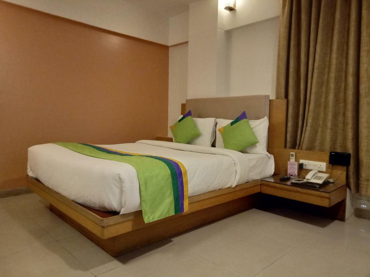 Treebo Trend Hotel Basera Pune Esterno foto