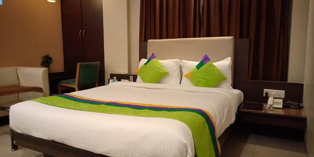Treebo Trend Hotel Basera Pune Esterno foto