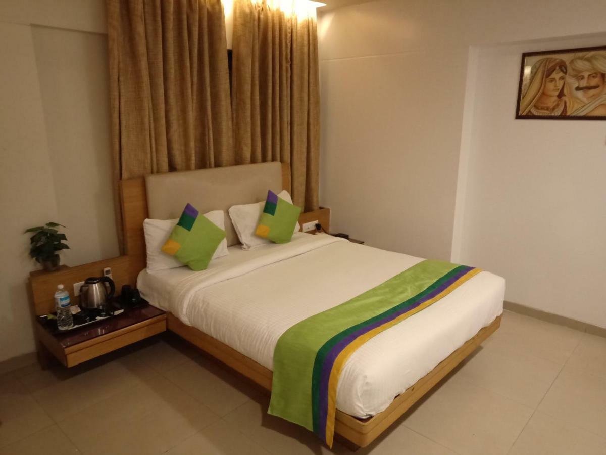 Treebo Trend Hotel Basera Pune Esterno foto
